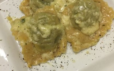 Ravioli con patate borragine e strigoli a cacio e pepe